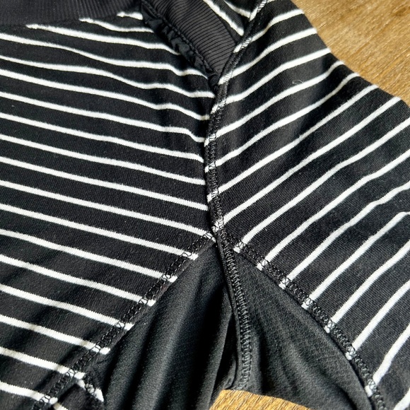 Lululemon Base Runner Long Sleeve T-Shirt Activewear Striped Black White XS 2-4 - Picture 3 of 6
